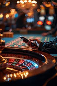 Pemandangan meja permainan kasino live dengan dealer profesional dan pemain yang antusias